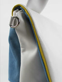 Heleny - Handgefertigte Leder-Damentasche Ava in Weiss als Crossbody Bag, leicht und modern - Seitenansicht